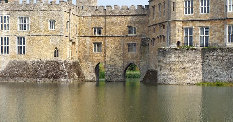 How to build a moat around your startup (the ones that actually work)